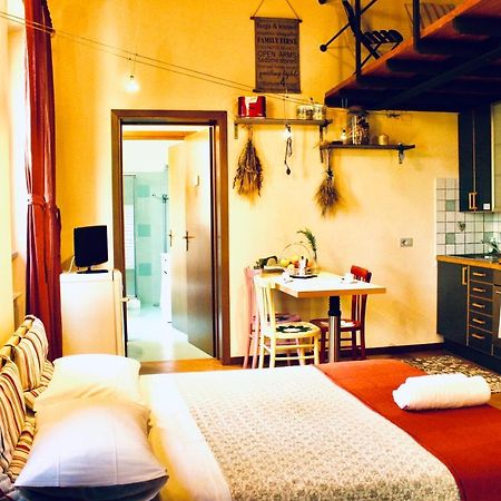 Ca' Tomassino Holiday Apartments Урбино Экстерьер фото