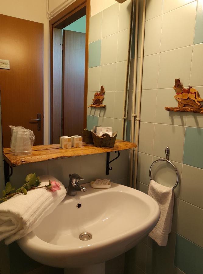 Ca' Tomassino Holiday Apartments Урбино Экстерьер фото